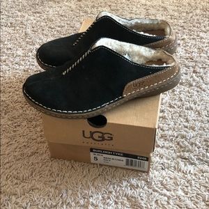 Ugg Burleigh Tyke slip on